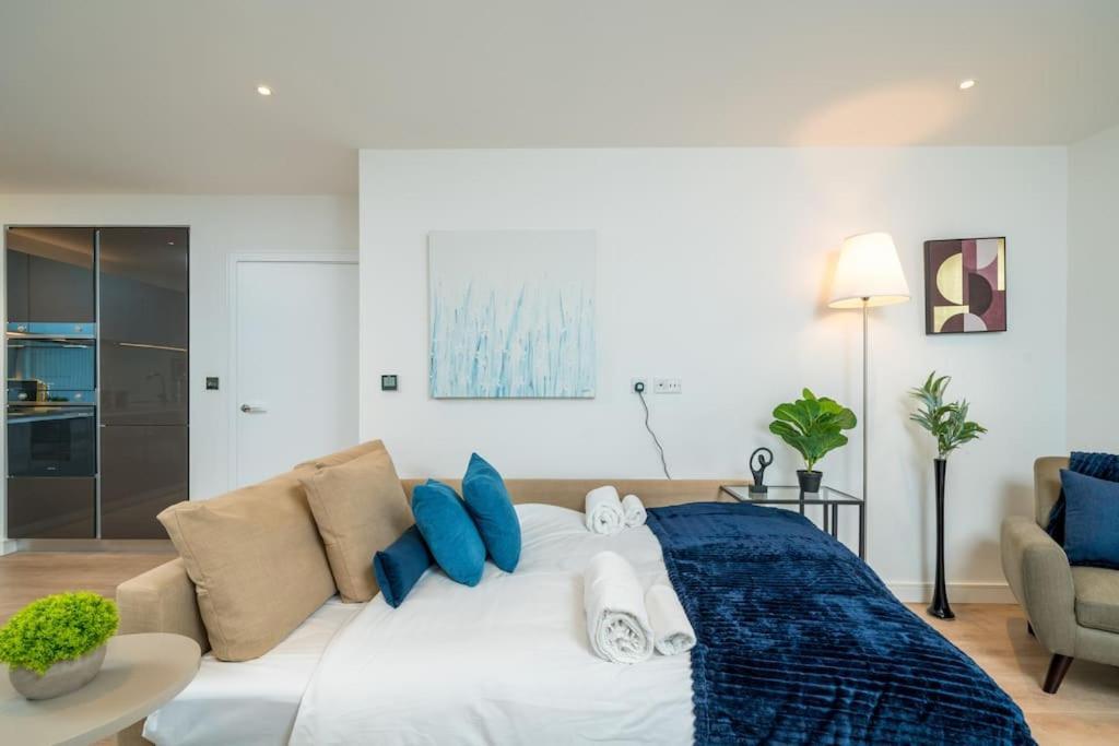 Luxury Kew Bridge Balcony Free Parking Apartament *