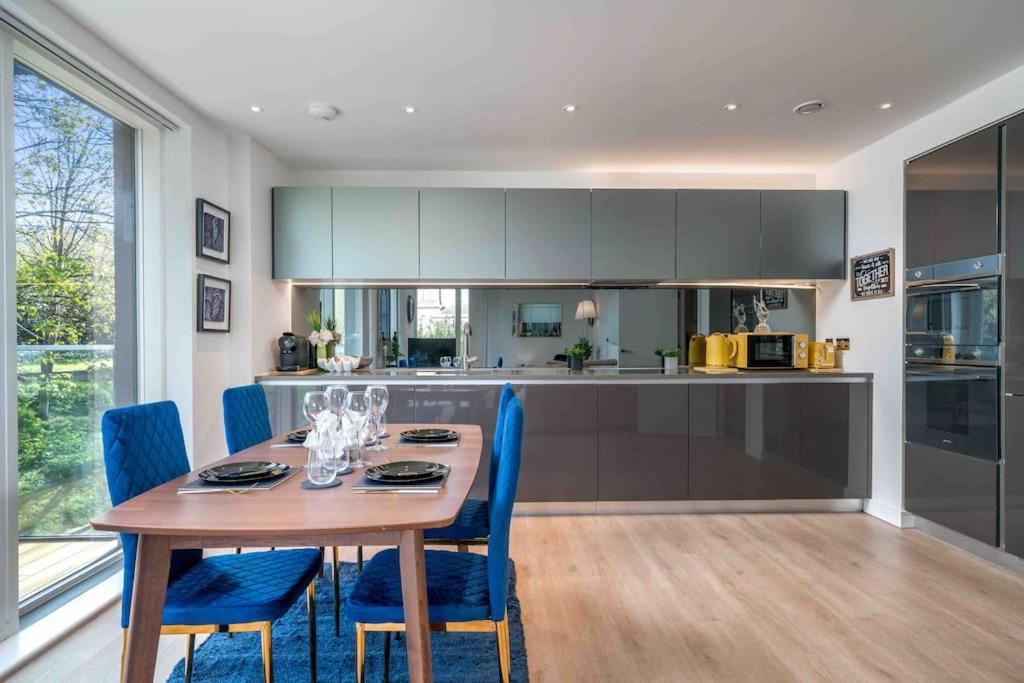 Luxury Kew Bridge Balcony Free Parking Apartament