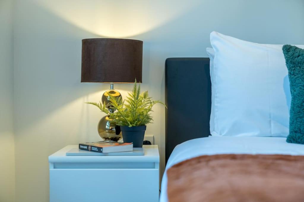 Luxury Kew Bridge Balcony Free Parking Appartamento