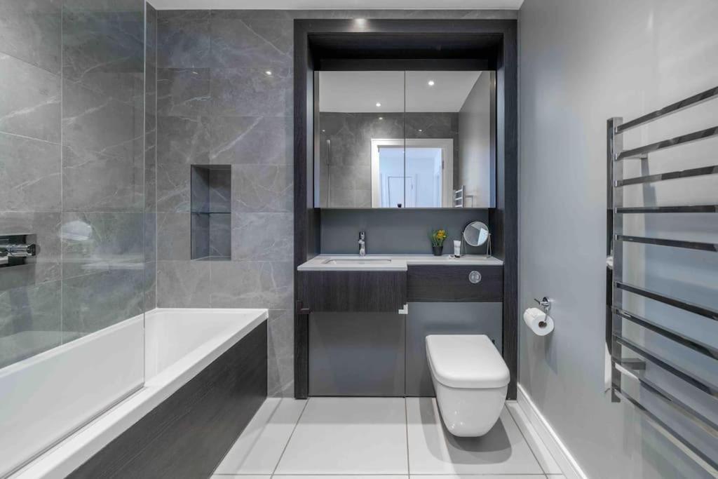 Luxury Kew Bridge Balcony Free Parking Appartamento